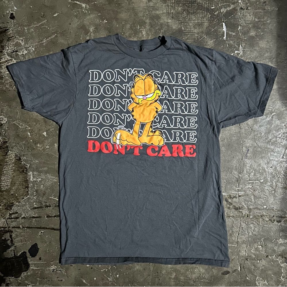MEDIUM Charcoal Grey “Don’t Care” Garfield tee